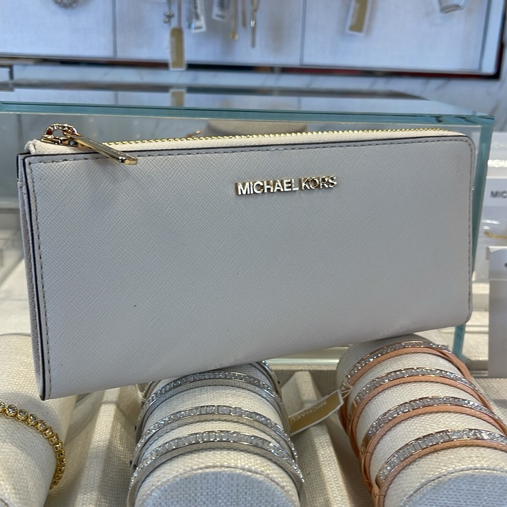 MICHAEL KORS Jet Set Travel Lg Saffiano Leather Quarter-Zip Wallet
Light Cream - Picture 2 of 16